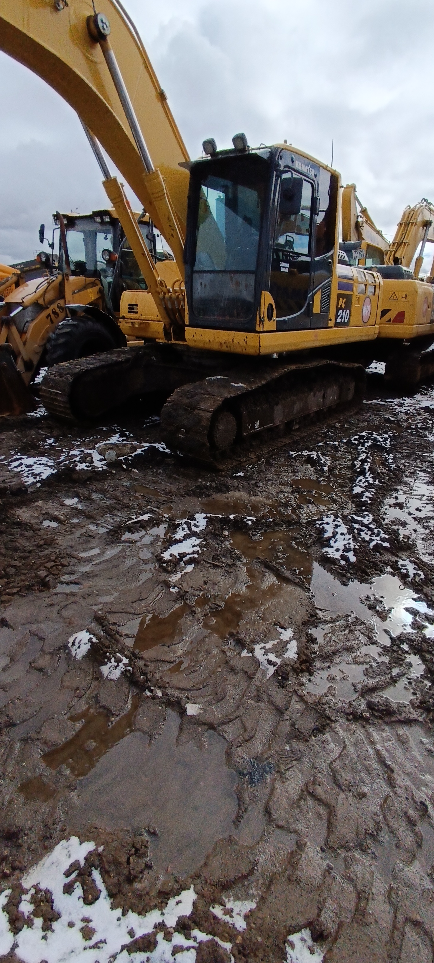 KOMATSU PC 210 Экскаватор PC210-10M0 — Б/У, 2023 г.