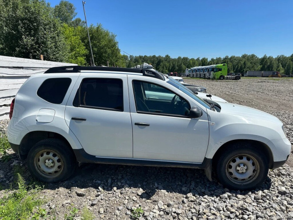 Renault DUSTER Authentique 1.6 MT5 4x2 — Б/У, 2016 г.