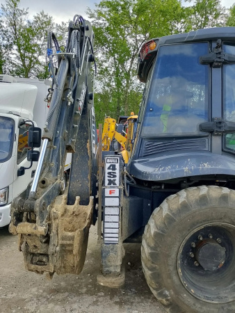 Bull 4SX Экскаватор-погрузчик 4SX-F — Б/У, 2024 г.