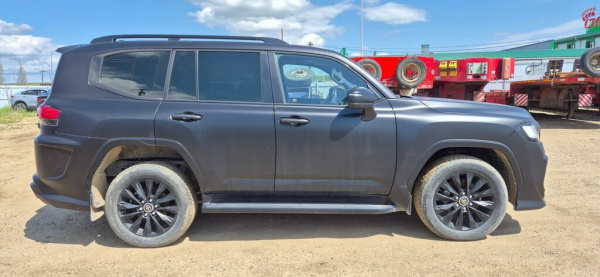 Toyota LAND CRUISER 300 3.4 AT Люкс — Б/У, 2023 г.