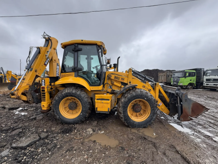 Bull 4SX Экскаватор-погрузчик 4SX-PLUS — Б/У, 2024 г.